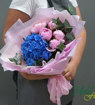 Bouquet with blue hydrangea and peonies ''Carnival'' photo 394x433